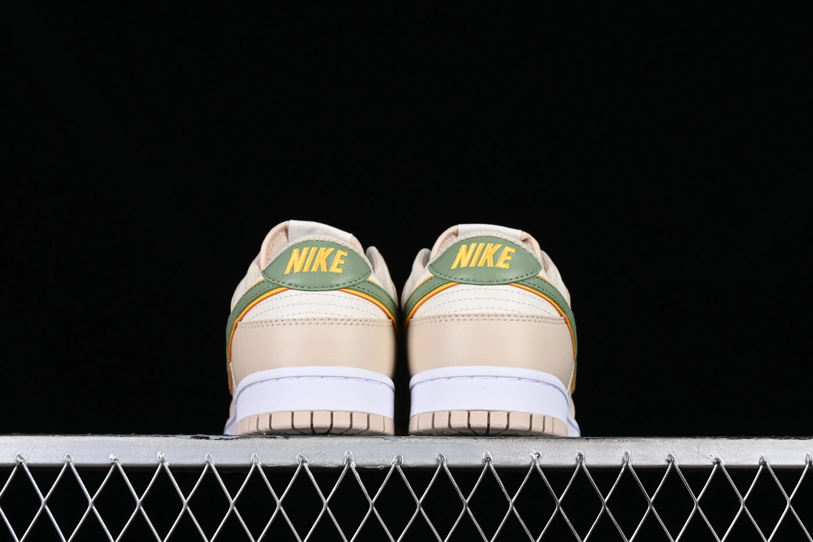 All categories Nk SB Dunk series Nk SB Dunk Low low-top sneakers Nk Dunk Low "Pale Ivory" dark and light ivory color matching SB low-top sports and leisure sneakers FQ6869-131